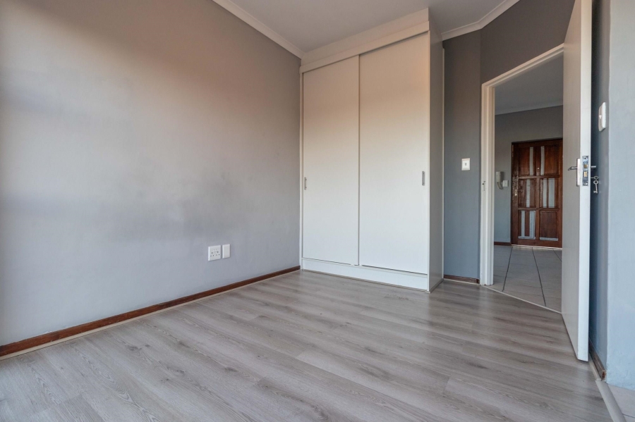 To Let 1 Bedroom Property for Rent in Bloubergrant Western Cape